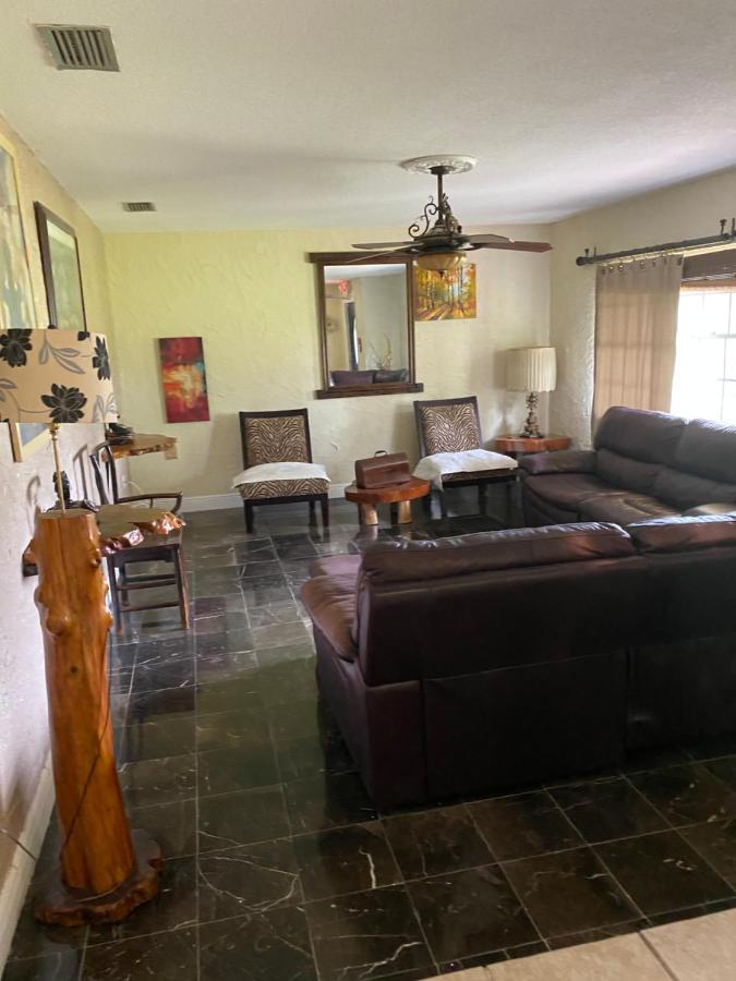 Отель Oyo Family Ranch At Melbourne Fl Экстерьер фото