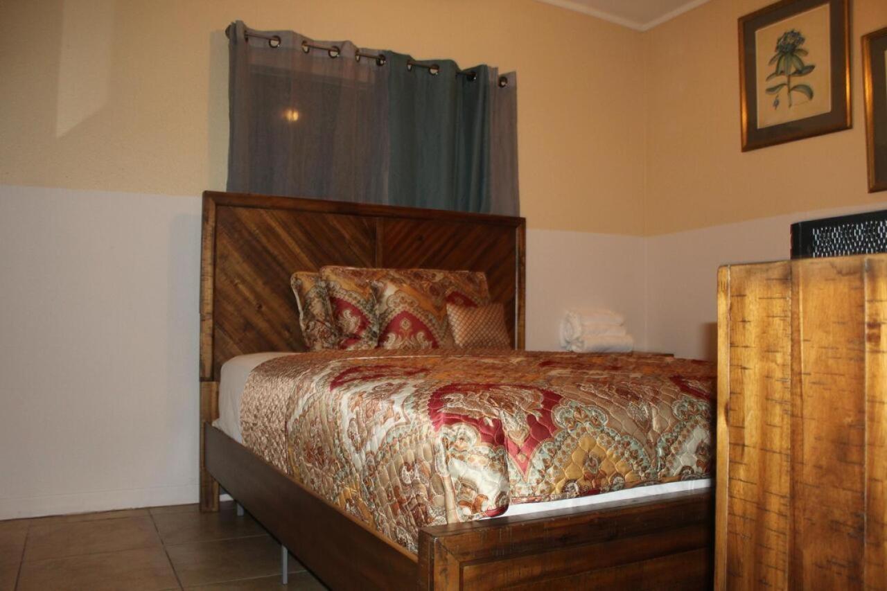 Отель Oyo Family Ranch At Melbourne Fl Экстерьер фото