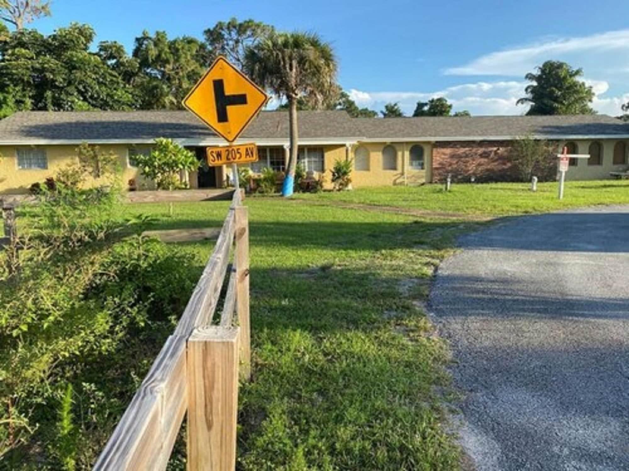 Отель Oyo Family Ranch At Melbourne Fl Экстерьер фото