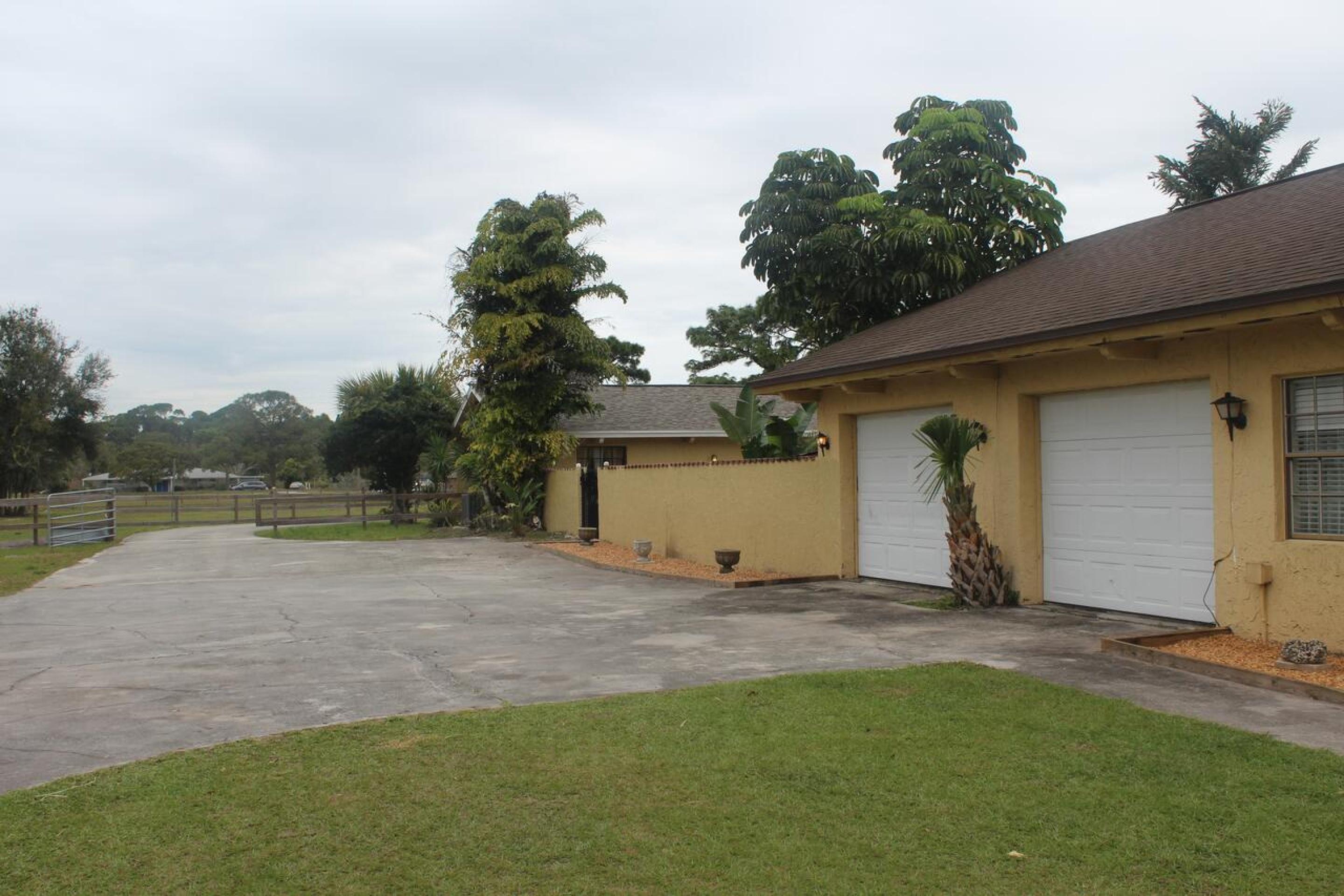 Отель Oyo Family Ranch At Melbourne Fl Экстерьер фото