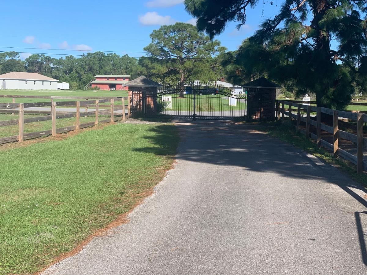 Отель Oyo Family Ranch At Melbourne Fl Экстерьер фото