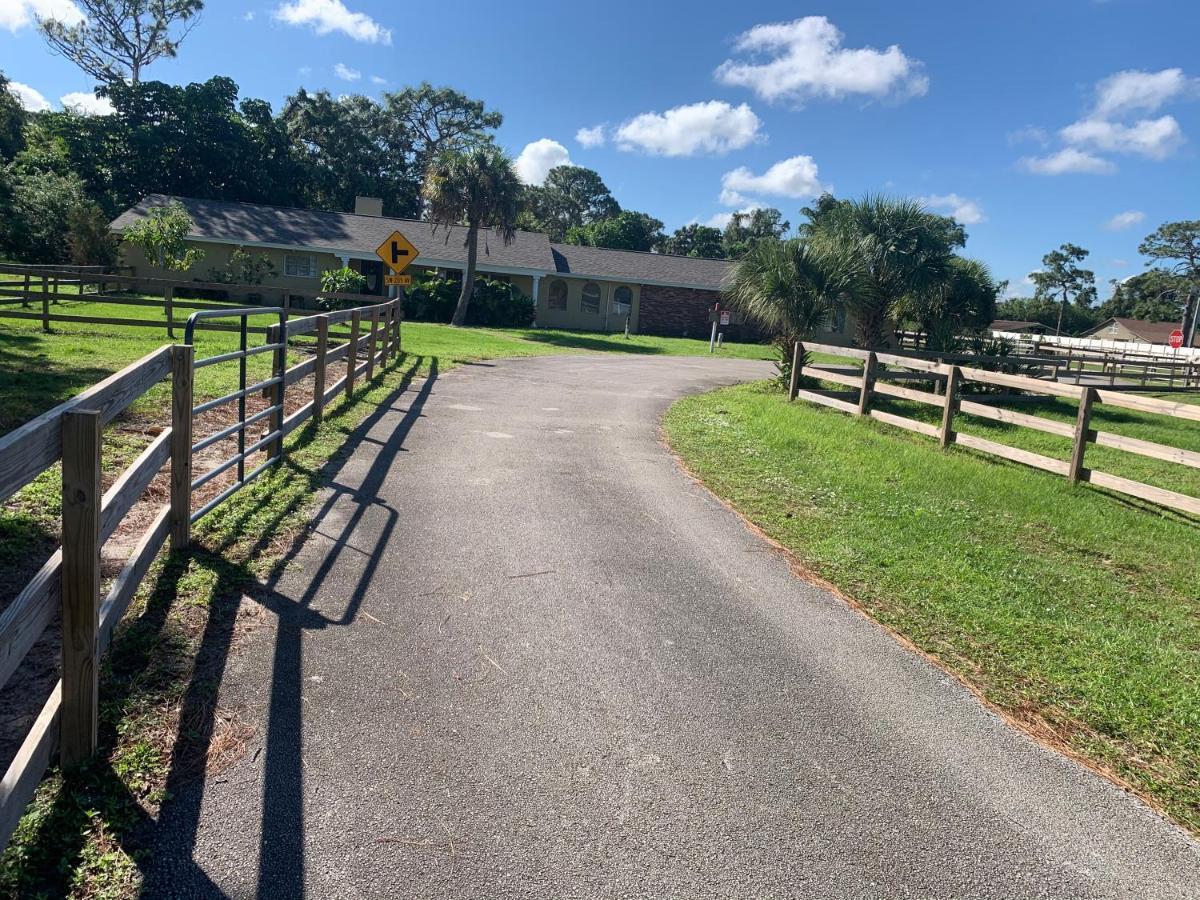 Отель Oyo Family Ranch At Melbourne Fl Экстерьер фото